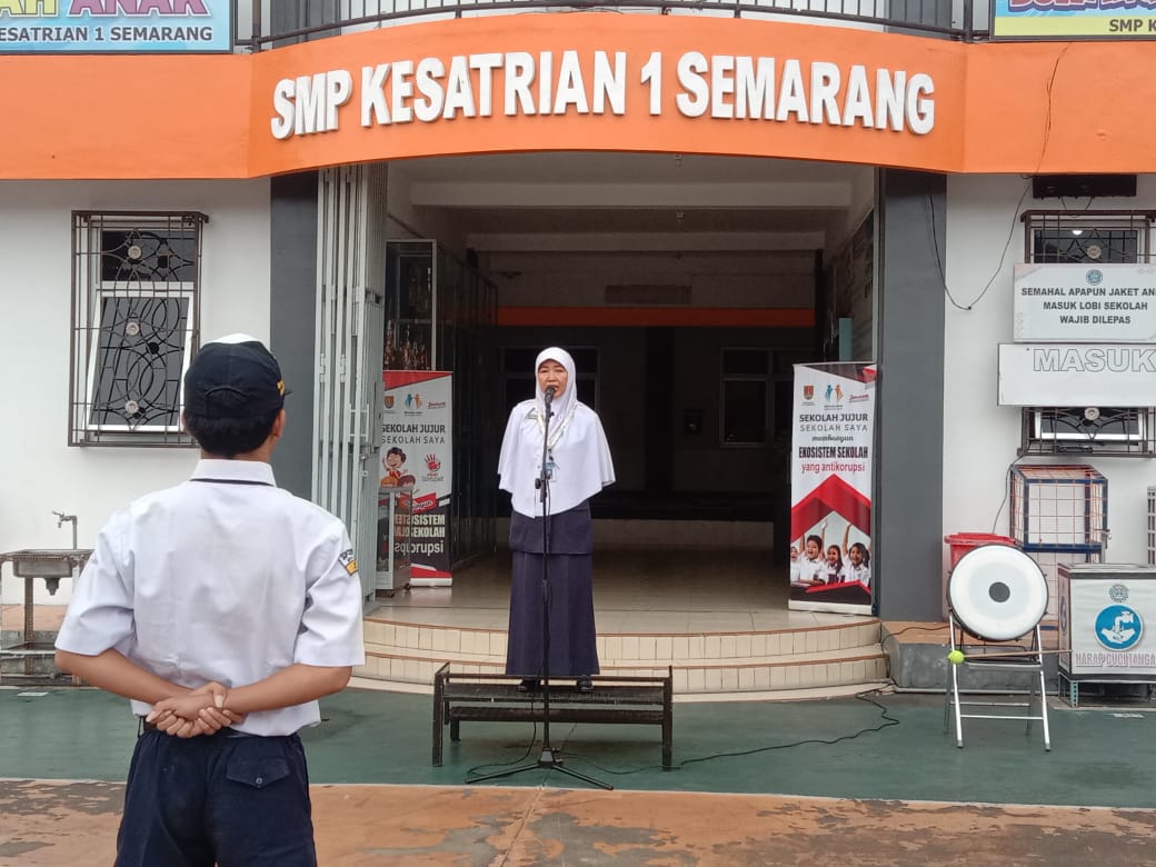 SMP KESATRIAN 1 SEMARANG MEMBANGUN INTEGRITAS